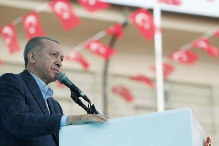 <p>Diğer yandan yalnızca bayramda değil öncesinde de müjdeler açıklanacak. Başkan Erdoğan, <strong>"Arife günü Karadeniz gazının Filyos İşleme Tesisi'ne getirilmesi törenini yaparken milletimize çok güzel müjdelerimiz de olacak. İki bayramı bir arada yaşayacağız"</strong> ifadeleriyle duyurmuştu.</p>
