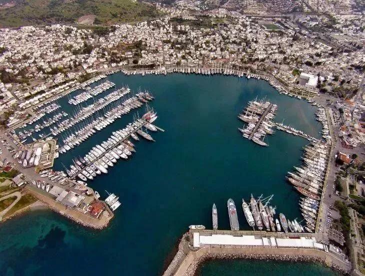 <p><strong>MUĞLA</strong></p>

<p>Erkek: 77.7</p>

<p>Kadın: 83.5</p>

<p>Genel Ortalama: 80.5</p>
