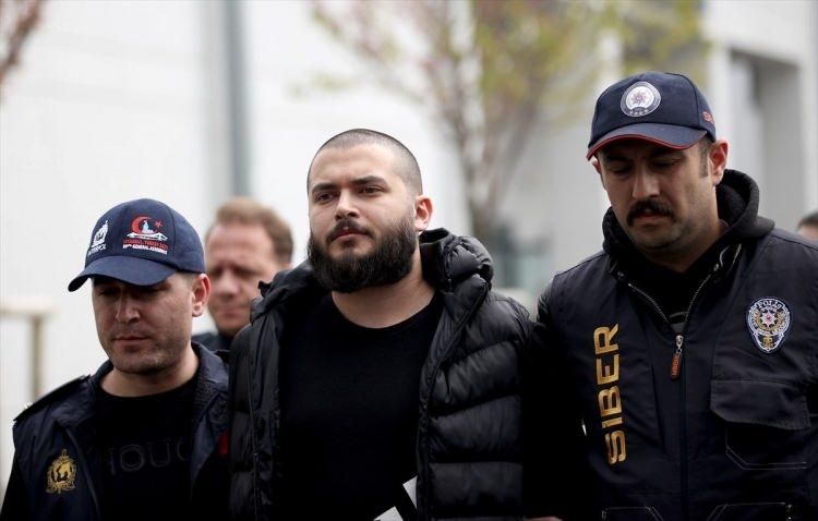<p>Özer'in kendisinde para olmadığını ve elindekileri de sahiplerine dağıttığını söylediği belirtildi.<br />
</p>
<p>Faruk Fatih Özer ile birlikte getirilen dizüstü bilgisayar, 9 telefon, sim kart, flash bellek ile not defteri üzerindeki incelemeler sürüyor.</p>
<p>Adliyede savcılığa çıkarılan Özer, "örgüt kurmak ve yönetmek", "nitelikli dolandırıcılık" ve "mal varlığı değerlerinin aklanması" suçlarından tutuklanması talebiyle nöbetçi sulh ceza hakimliğine sevk edildi.</p>