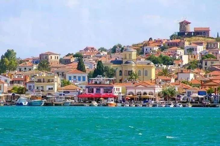 <p><strong>BALIKESİR</strong></p>
<p>Erkek: 74.8</p>
<p>Kadın: 80.6</p>
<p>Genel Ortalama: 77.6</p>