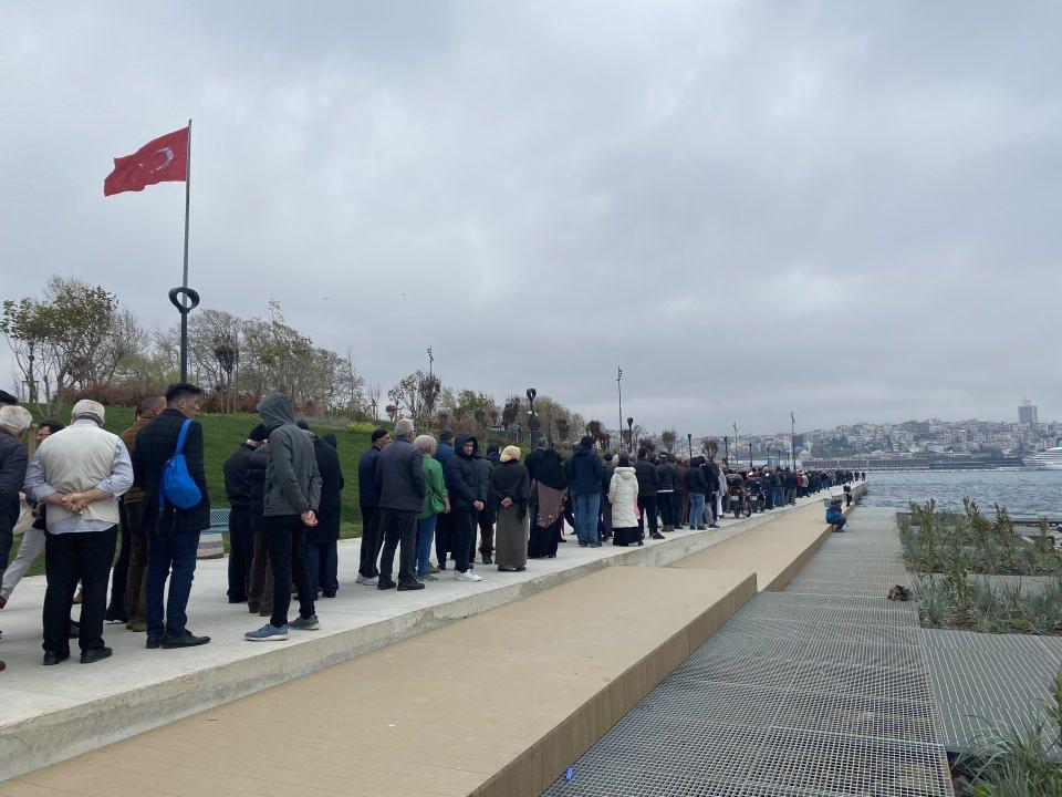 <p>Akdeniz’i bir zamanlar göl yapmışlardı. Sonuç olarak onların torunları Akdeniz’i yeniden Türk gölü yapacaklardır. İnşallah, Akdeniz’deki Amerikan hakimiyetiyle boy ölçüşür duruma gelecektir. Bu gemiyi yapan her şeyi yapabilir” şeklinde konuştu.</p>
