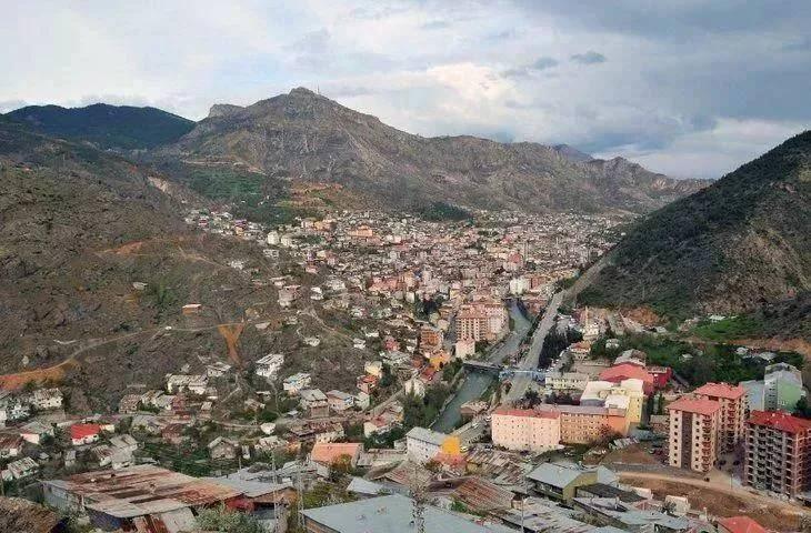 <p><strong>GÜMÜŞHANE</strong><br />
<br />
Erkek: 76.1</p>

<p>Kadın: 83.6</p>

<p>Genel Ortalama: 79.9</p>
