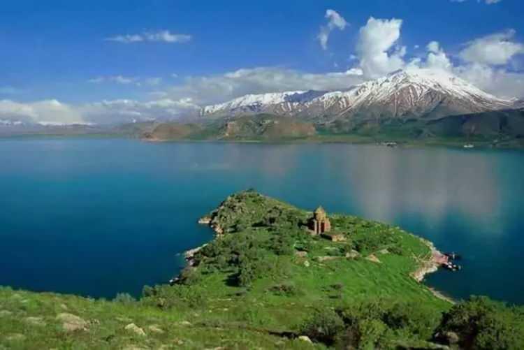 <p><strong>VAN</strong></p>

<p>Erkek: 73.2<br />
Kadın: 78.0<br />
Genel Ortalama: 75,6</p>
