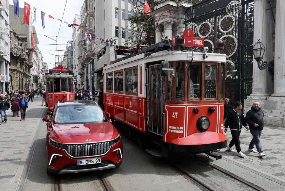 <p><strong> "400 girişimciye hizmet verecek"</strong></p>

<p>Teknopark İstanbul Genel Müdürü Bilal Topçu ise Beyoğlu Belediyesi'nin restorasyondan geçirerek hazırladığı binada Beyoğlu Belediyesi, Boğaziçi Üniversitesi, İstanbul Teknik Üniversitesi ve Orta Doğu Teknik Üniversitesi ortaklığında Teknopark İstanbul'un ilk uydu kuluçka merkezinin hayata geçtiğini söyledi.</p>
