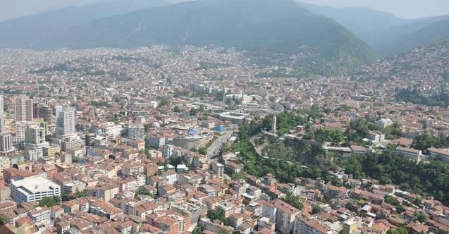 <p><strong>OYLAT FAZI</strong></p>
<p>İnegöl havzasını güneyden sınırlayan ve Uludağ-Domaniç Dağlarının kuzey kenarı boyunca zon oluşturan faylar, Oylat Fayı olarak tanımlanıyor. İnegöl Havzasının güneybatısı ile güneydoğusu arasında yer alan bu faylar bir birine paralel ancak kesintili parçalardan meydana gelen 2 ana kırıktan oluşuyor.</p>