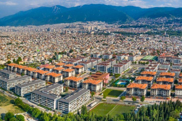 <p>Farklı senaryoların uygulanıp sonuçlandırıldığı raporda tatbikatlardan, deprem sonrası toplanma yerlerine, oluşturulacak konteyner kentler, yaşanacak kayıplar ve yıkımlara kadar muhtemel detaylar yer aldı.</p>
