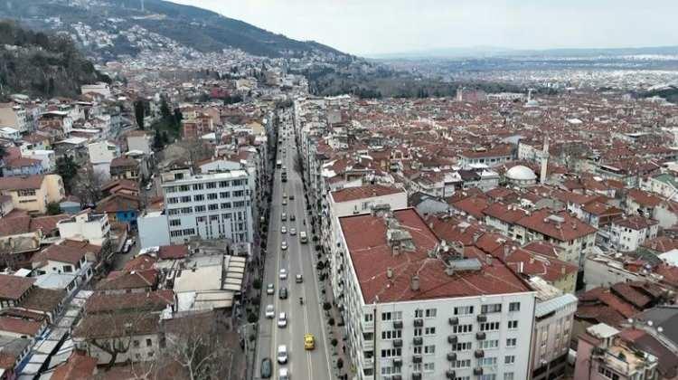 <p><strong>GEMLİK FAZI</strong></p>
<p>Bu segment İznik Gölü ile Gemlik Körfezi arasında uzanıyor. Her iki ucu su altında olan bu fayın karadaki uzunluğu 22 kilometre. Su altı kesimiyle birlikte yaklaşık uzunluğu 40 kilometreye ulaşıyor.</p>
