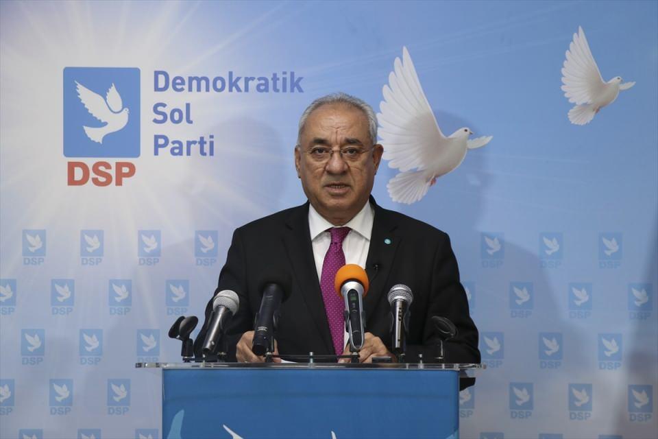 <p>Demokratik Sol Parti Genel Başkanı <strong>Önder Aksakal</strong>, Ramazan Bayramı'nın ilk günü İstanbul'da olacak. Aksakal, bayramın üçüncü günü Ankara'ya dönerek 23 Nisan resmi törenlerine katılacak.</p>
