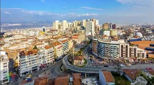 <p><strong>BURSA'DAKİ GEÇMİŞ DEPREMLER VE ETKİLERİ</strong></p>
<p>AFAD' detaylı Bursa raporunda Bursa ve yakın çevresinde meydana gelmiş eski depremler ve etkileride yer alıyor. 1900 yılından önce bölgede yaşanan tüm geçmiş depremler hakkında ulaşılabilen tüm tarihsel kayıtları (Osmanlı imparatorluğu kayıtları) kullanılarak hem ulusal hem uluslararası çalışmaları araştıran Bursa AFAD'ın raporunda KAFZ’nin Mudurnu’dan Bursa’ya kadar olan güney kolunun yaklaşık son 600 yıldır suskunluğunu koruduğu belirtiliyor.</p>