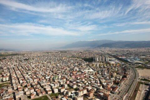 <p>Son yıllarda artan etkinliği dışında, KAF’ ın Güney kolunun, Kuzey koluna göre genelde daha az etkin bir görünüm sergilediği buna karşın, Güney kol yaklaşık 100 kilometrelik boyu ile ve tarihte rapor edilmiş depremleri ile Marmara ve Bursa için potansiyel bir tehdit oluşturduğu belirtiliyor.</p>