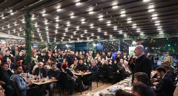 <p><em>Bakan Soylu şu açıklamalarda bulundu:</em></p>

<p>Biz, sadece iktidarın sorumluluklarını yerine getirmekle kalmıyoruz,</p>

<p>Bu Milletin hikayesini değiştiriyoruz.</p>
