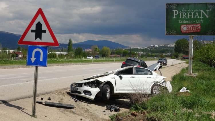 <p>Kaza anı yol kenarındaki bir seranın güvenlik kamerasına yansıdı. Cuma namazı için camiye giden cemaat, yaralıların yardımına koştu. Kazada yaralanan T.K., M.K., A.N.K. ve I.K., olay yerine gelen 112 ekiplerinin ilk müdahalesinin ardından şehirde bulunan hastanelere kaldırıldı.</p>
