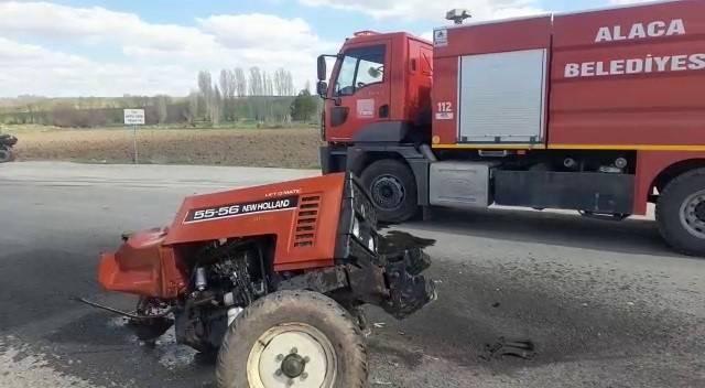 <p>Kaza, Çevreyolunda meydana geldi. Edinilen bilgilere göre, Ankara’dan <strong>Tokat</strong>’a giden Kadir Büyüt yönetimindeki 06 AUA 55 plakalı otomobil ile Ramazan Bıyık yönetimindeki buğday yüklü traktör Mezbaha kavşağında çarpıştı. </p>