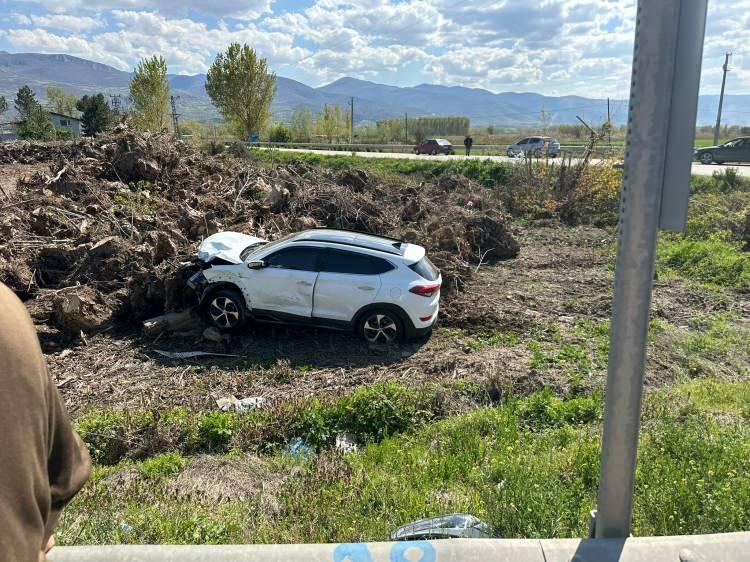 <p><strong>BİRİ BEBEK 8 YARALI</strong></p>
<p> </p>
<p><strong>Tokat</strong>'ta meydana gelen trafik kazasında 1'i bebek olmak üzere 8 kişi yaralandı.</p>