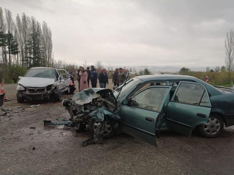 <p>Yaralılar, sağlık ekiplerince olay yerinde yapılan ilk müdahalenin ardından Çorum Hitit Üniversitesi Erol Olçok Eğitim ve Araştırma Hastanesi'ne kaldırıldı.</p>
