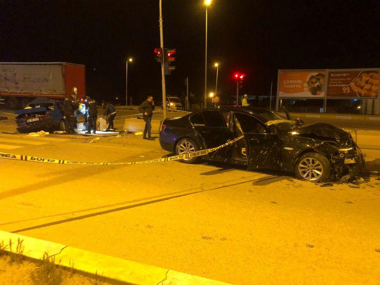 <p>İhbar üzerine kaza yerine çok sayıda ambulans, polis ve itfaiye ekibi sevk edildi.</p>

<p> </p>
