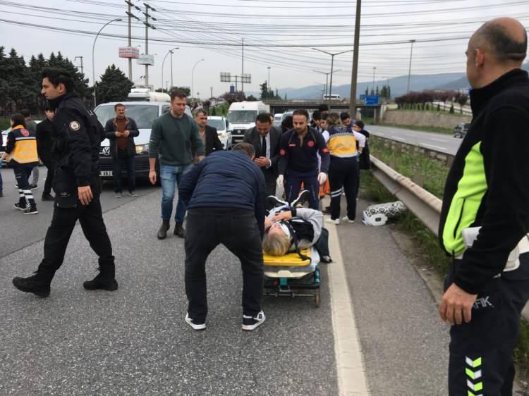 <p><strong>KOCAELİ'NDE 3'Ü ÇOCUK 8 YARALI</strong></p>

<p> </p>

<p>KOCAELİ’nin Körfez ilçesinde bayramlaşmaya giden ailenin içinde bulunduğu hafif ticari aracın devrilmesi sonucu meydana gelen kazada 3’ü çocuk 8 kişi hafif şekilde yaralandı.</p>
