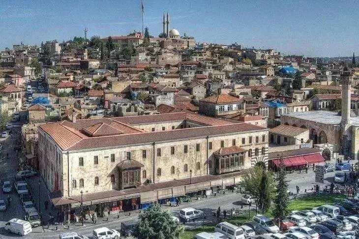 <p><strong>GAZİANTEP</strong><br />
<br />
Erkek: 76.7<br />
Kadın: 79.5<br />
Genel Ortalama: 76.7</p>