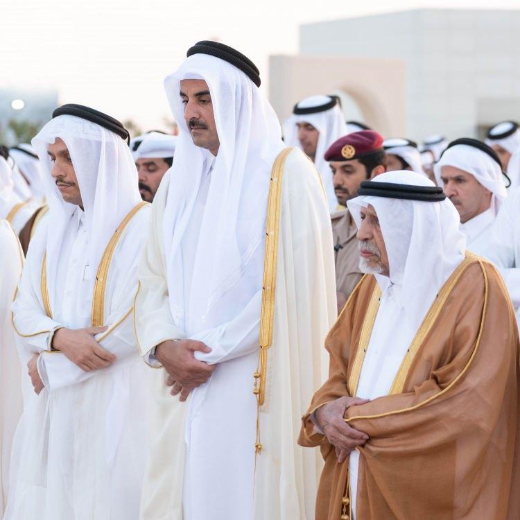 <p>Bayram namazı kılmak isteyen Katarlılar, FIFA 2022 Dünya Kupası için Doha'da inşa edilen "Education City Stadyumu"nda bir araya geldi.</p>
