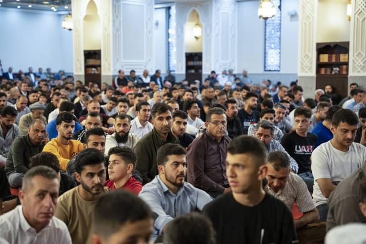 <p>Irak'ın Duhok kentindeki Müslümanlar, Ramazan Bayramı namazını kentteki Seyyid Camisi'nde kıldı.</p>
