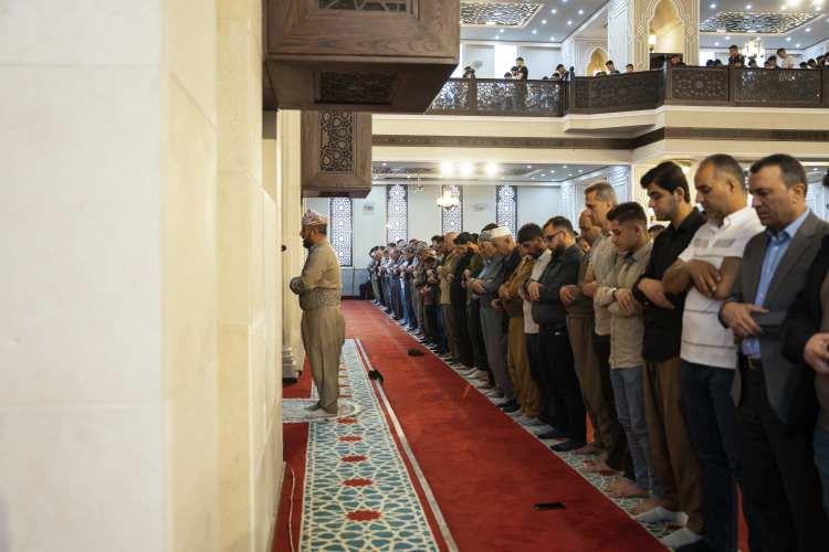 <p>Seyyid Camisi'nde bayram namazı</p>