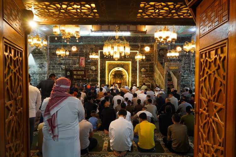<p>Al-Basha Camisi'nde bayram namazı</p>
