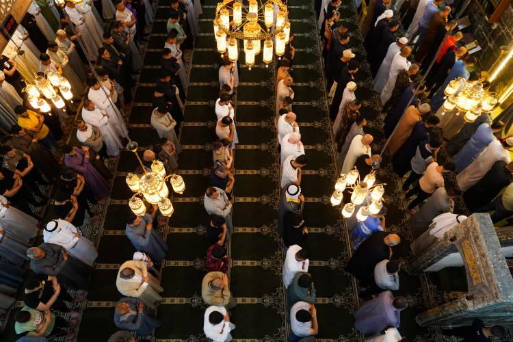 <p>Al-Basha Camisi'nde bayram namazı</p>