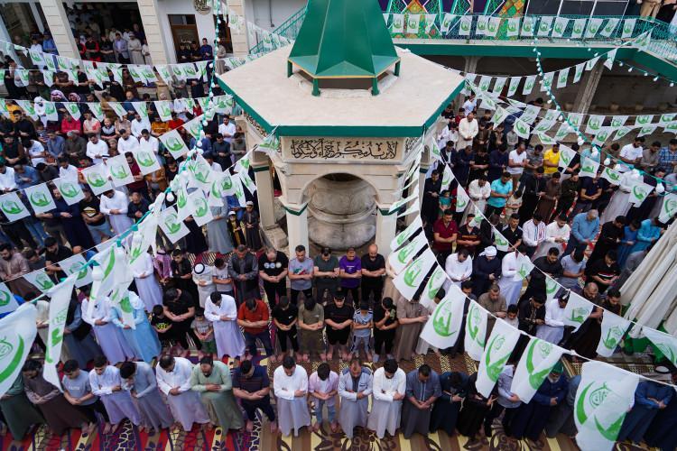 <p>Al-Basha Camisi'nde bayram namazı</p>