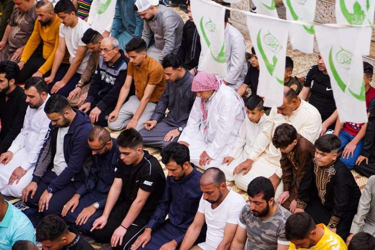 <p>Al-Basha Camisi'nde bayram namazı</p>