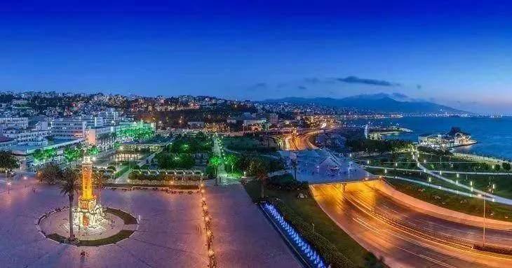 <p><strong>İZMİR</strong></p>

<p>Erkek: 75.8</p>

<p>Kadın: 81.9</p>

<p>Genel Ortalama: 78.8</p>
