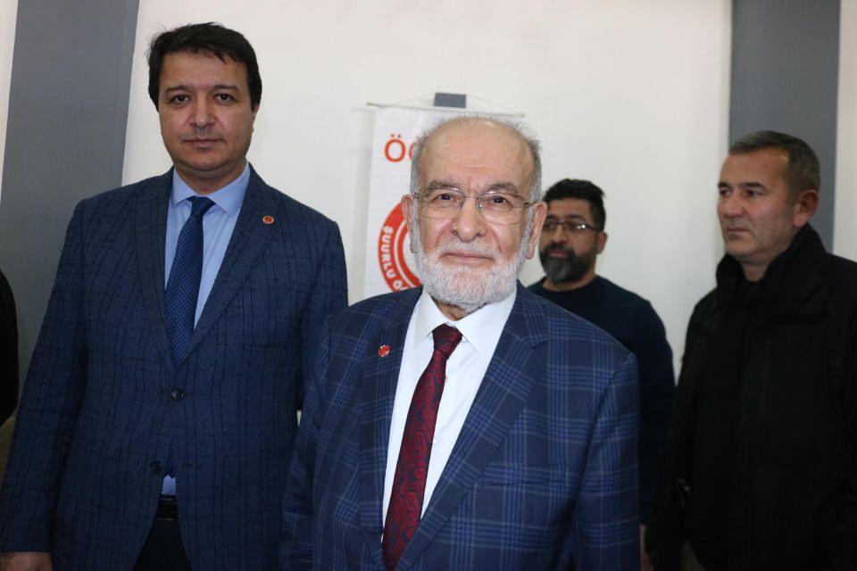 <p>Saadet Partisi Genel Başkanı Temel Karamollaoğlu'nun bayramda Ankara'da olması bekleniyor.</p>

<p> </p>
