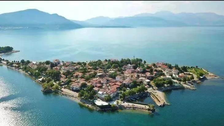 <p><strong>ISPARTA</strong></p>

<p>Erkek: 76.2</p>

<p>Kadın: 81.2</p>

<p>Genel Ortalama: 78.7</p>
