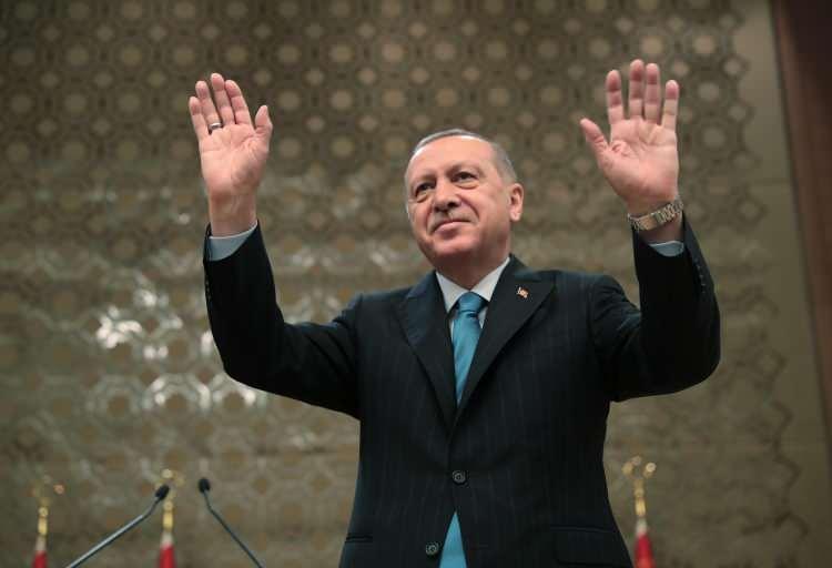 <p>Erdoğan <strong>"İki bayramı bir arada yaşayacağız"</strong> diyerek müjde haberini verirken herkesin merakla beklediği bayram müjdesinin 4 adımlı olabileceği konuşuluyor.</p>
