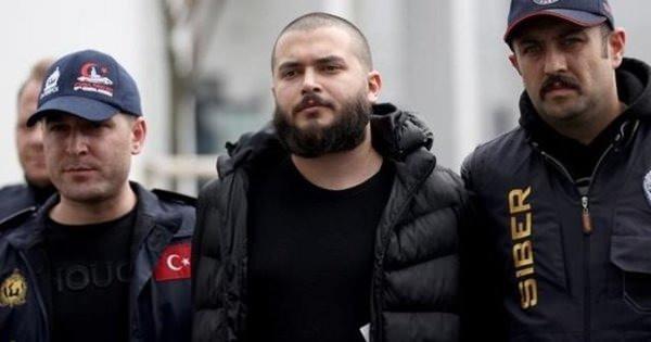 <p>Dıraç Temyiz Mahkemesi, 20 Eylül'de Özer'in tutukluluğuna yönelik kararı onamıştı.<br />
</p>
<p>Elbasan Asliye Mahkemesi, 17 Kasım 2022'deki duruşmada, Elbasan Savcılığının "Özer'in Türkiye'ye iade edilmesine izin verilmesi" yönündeki talebinin kabul edildiğini bildirmiş, Özer ise 7 Aralık 2022'de bu kararı temyize götürmüştü.</p>
<p> </p>