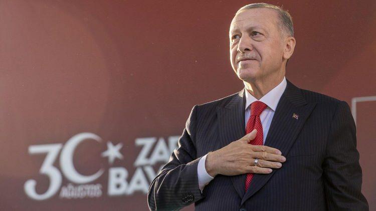 <p>Seçime günler kala Cumhurbaşkanı Erdoğan'ın her seçimde olduğu gibi 14 Mayıs'ta yapılacak seçim için düzenlediği mitinglerde ve açılışlarda dev projeleri tek tek açıklıyor ve açılışlarını yapıyor. Cumhurbaşkanı Erdoğan'ın bu yoğun tempoda 10 günde yaptığı açılışları, açıkladığı projeleri, katıldığı etkinlikleri sizler için derledik. İşte seçime 30 gün kala Cumhurbaşkanı Erdoğan'ın sadece 10 günde açıkladığı projeler...</p>

