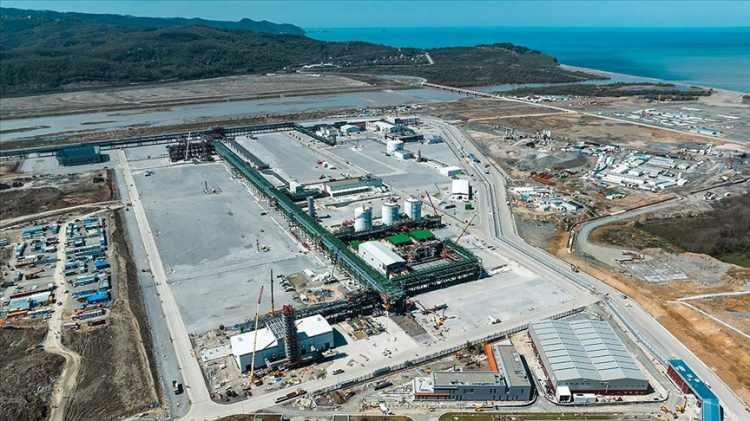 <p>Karadeniz'de keşfedilen toplam 710 milyar metreküplük dev doğalgaz 20 Nisan'da karaya ulaştırılacak.</p>