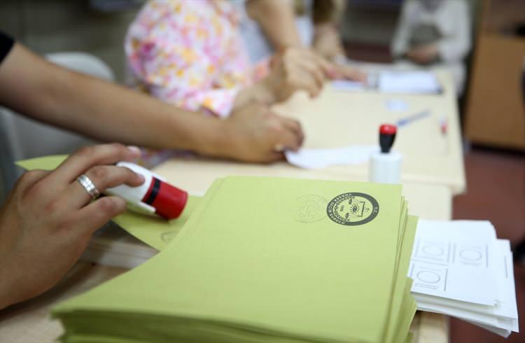 <p>AK Parti 41,1 iken en yakın rakibi CHP 25,4 oranına sahip.</p>