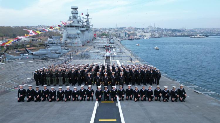 <p>Türkiye'nin en büyük askeri gemisi, denizlerde Türkiye'nin gücüne güç katacak olan TCG Anadolu, Sarayburnu Limanı'nda vatandaşların ziyaretine açıldı.</p>

<p> </p>
