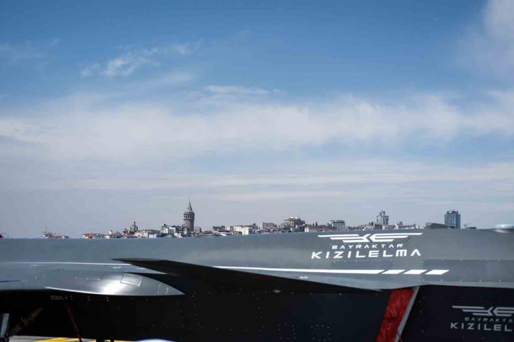 <p>• 500 nm Görev Yarı Çapı</p>

<p>• 0.6 Mach Seyir Hızı0.9 Mach Maksimum Hız</p>

<p>• 30.000 Feet Operasyonel İrtifa</p>

<p>• Otomatik İniş ve Kalkış</p>
