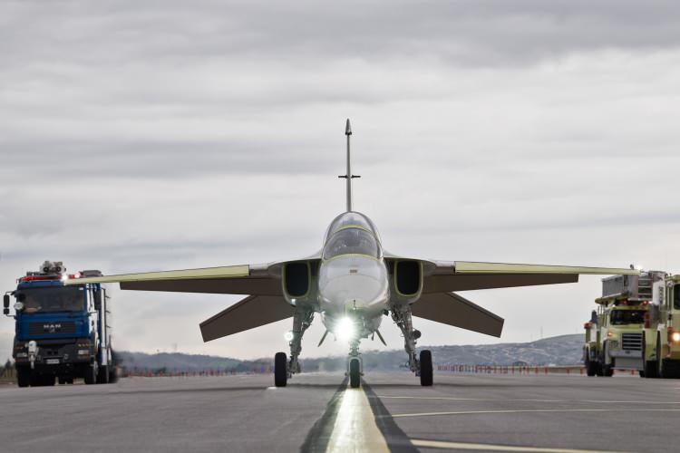 <p><strong>HÜRJET</strong></p>

<p>Savunma Sanayii Başkanı İsmail Demir, TCG Anadolu'nun Deniz Kuvvetleri Komutanlığına teslim töreninde, Hürjet'in TCG Anadolu'da kullanılmasının planlandığını söylemişti.</p>

<p>Hürjet, hafif taaruz uçağı olarak kullanılacak.</p>
