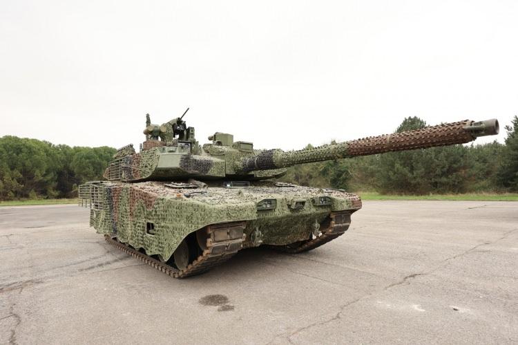 <p><strong>ALTAY TANKI</strong></p>

<p>TCG Anadolu'nun tank operasyonu testlerine de katılan Altay tankı, gemide görev alacak milli araçlardan biri olarak yerini aldı.</p>

<p> </p>
