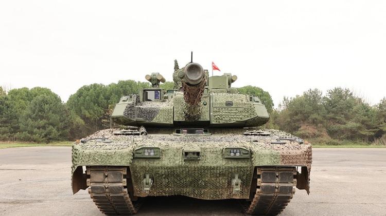 <p>TCG Anadolu, güvertesinde 13 adet tank taşıma kapasitesine sahip. Bu kapasite bazı düzenlemeler ile arttırılabilir. Ayrıca TCG Anadolu, 1 adet tank taşıma kapasitesine sahip LCM gemilerinden de 4 taneye kadar taşıyabilecek.</p>
<p> </p>