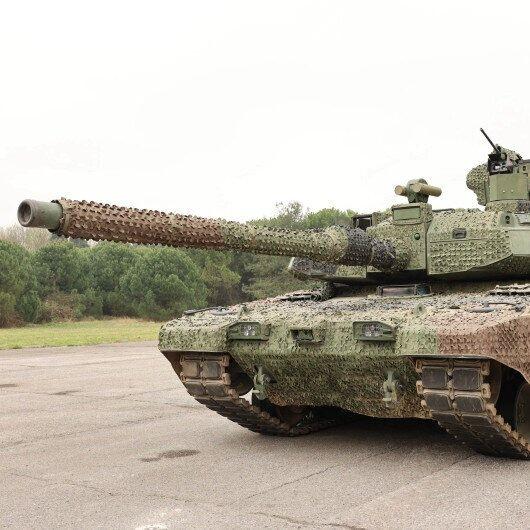 <p><strong>ALTAY TANKI ÖZELLİKLERİ</strong></p>
<p>• Mürettebat: Dört Ana silah: 120 mm 55 kalibre yivsiz</p>
<p>• Motor gücü: 1.500 beygir</p>
<p>• Maliyet (tahmini): 5.4 milyon $</p>
<p>• Azami hız: 70 km</p>