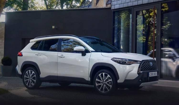 <p><strong>TOYOTA COROLLA CROSS</strong></p>
