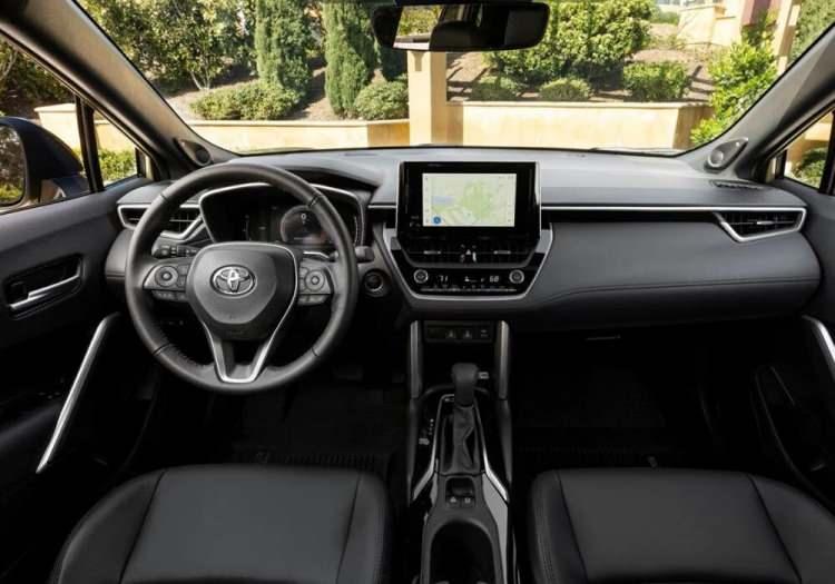 <p><strong>TOYOTA COROLLA CROSS</strong></p>
