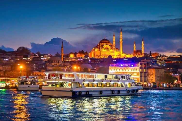 <p><span style="color:#B22222"><strong>İSTANBUL</strong></span></p>

<p><span style="color:#B22222"><strong>Erkek: 75.8 Kadın: 81.5</strong></span></p>

<p><span style="color:#B22222"><strong>Genel Ortalama: 78.7</strong></span></p>
