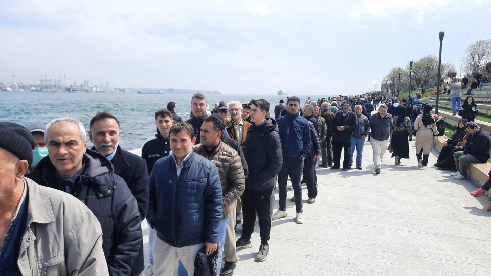 <p> Bunu yapanlara teşekkür ediyorum. Bu gemiyi yapabilen Akdeniz’de yeniden hakimiyet kurabilir. Barbaros’u, Turgut Reis’i anıyorum. Duygulandım. </p>
