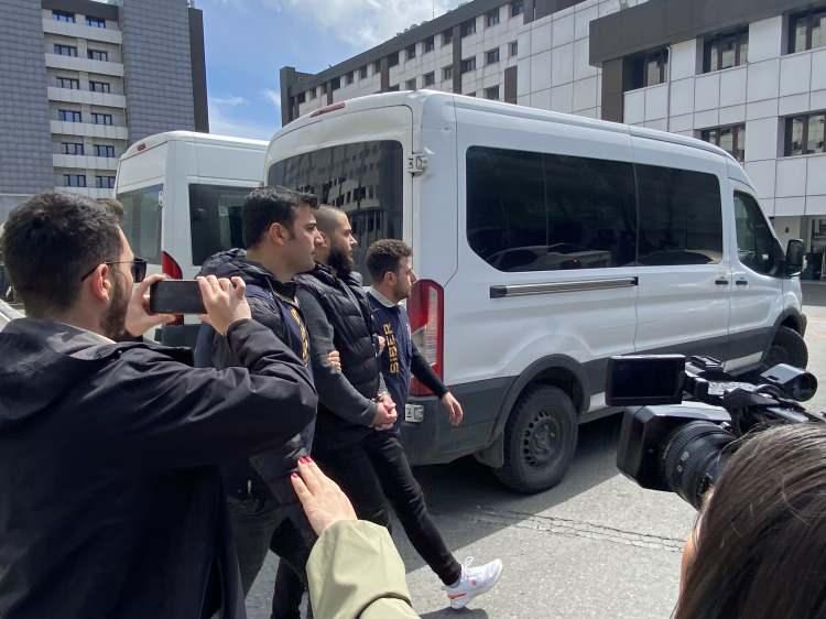 <p>Üzerine atılı "dolandırıcılık", "örgüt kurmak ve yönetmek" ve "mal varlığı değerlerini aklamak" suçlarını kabul etmeyen Özer, "Kimseyi dolandırmadım. Mal varlığı değerlerini aklamadım." ifadelerini kullandı.<br />
<br />
</p>
<p>Özer, şirket faaliyetlerine devam ederken neden yurt dışına çıktığıyla ilgili konuları 12 Haziran'daki duruşmada anlatacağını söyledi.</p>