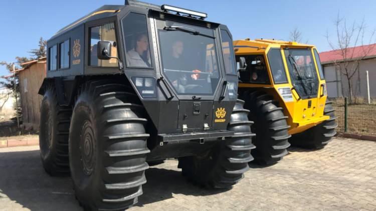 <p><strong>DİREKSİYON YERİNE LEVYE VAR</strong></p>

<p>İlk etapta yılda 360 UTV ve 45 römork üretmeyi öngördüklerini dile getiren Ersöz, YETX'e yurt içinde de birçok kurumun ilgi gösterdiğini söyledi.</p>

<p>Araçta direksiyon yerine levye sisteminin kullanıldığını belirten Ersöz, şunları kaydetti:</p>
