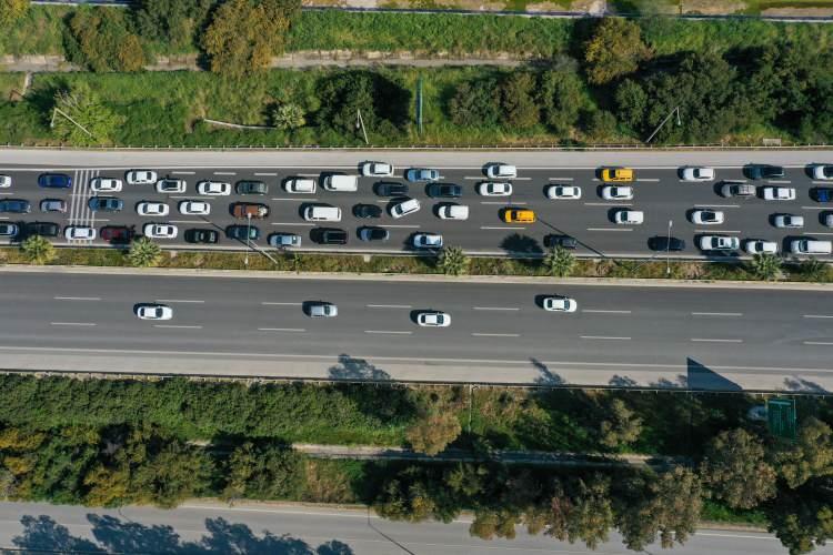 <p>İZMIR'DE BAYRAM TRAFIĞI YOĞUNLUĞU</p>
<p>İzmir'de Ramazan Bayramı'nın ikinci gününde Çeşme Otoyolu'nda trafik yoğunluğu yaşandı.</p>
<p> </p>